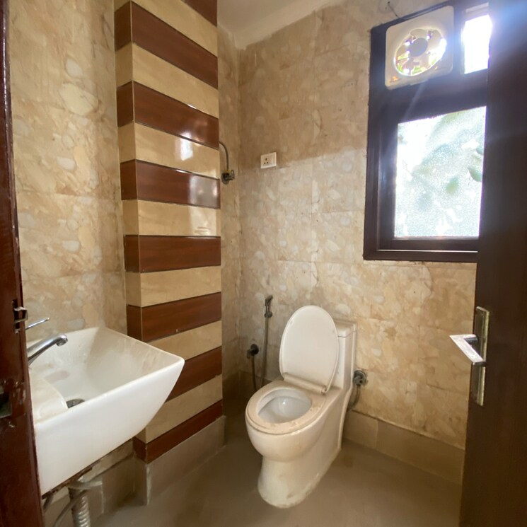 Attached Bathroom, chattarpur 2 Bedroom 900 Sq.Ft. Builder Floor In Chattarpur Delhi 9623889