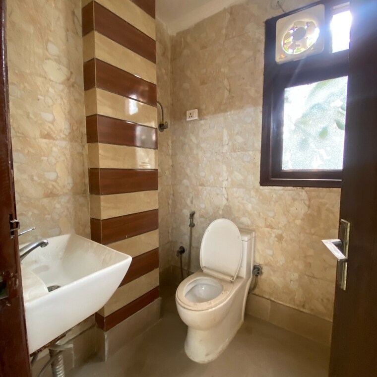 Attached Bathroom, chattarpur 2 Bedroom 900 Sq.Ft. Builder Floor In Chattarpur Delhi 9623889