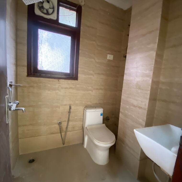 Bathroom, chattarpur 2 Bedroom 900 Sq.Ft. Builder Floor In Chattarpur Delhi 9623889