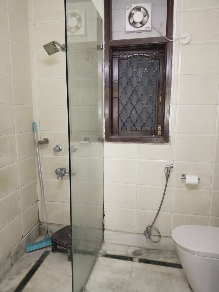 Bathroom, malviya nagar 2 Bedroom 1000 Sq.Ft. Apartment In Malviya Nagar Delhi 9623900