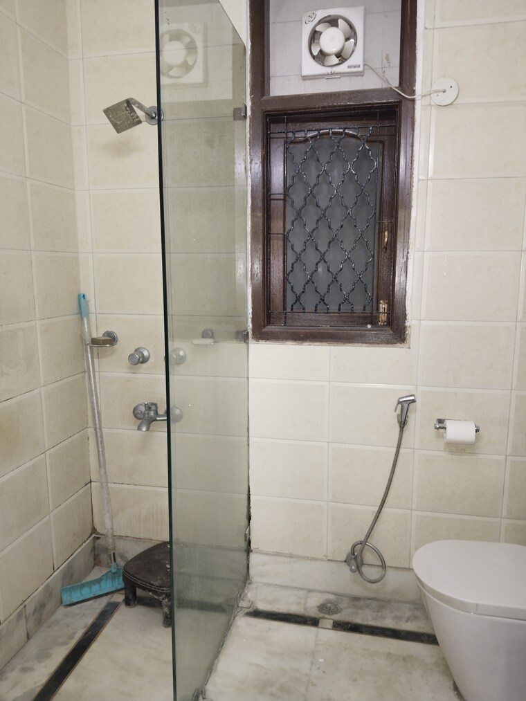 Bathroom, malviya nagar 2 Bedroom 1000 Sq.Ft. Apartment In Malviya Nagar Delhi 9623900