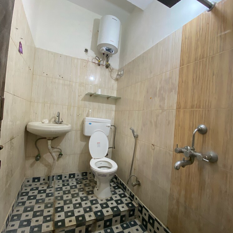 Bathroom, chattarpur 2 Bedroom 850 Sq.Ft. Builder Floor In Chattarpur Delhi 9623904