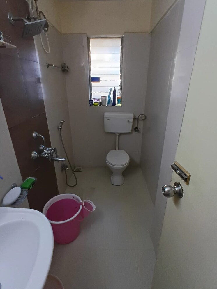Bathroom, lokhandwala-whispering-palms 2 Bedroom 930 Sq.Ft. Apartment In Kandivali East Mumbai 9623907