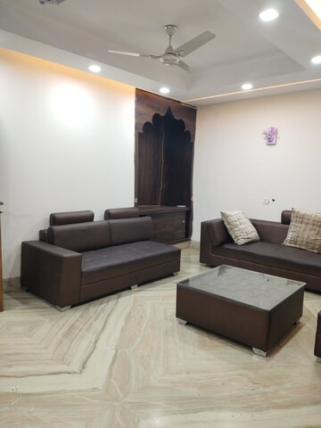 Living Room in 3 BHK Apartment at Shivalik Colony – for Rent