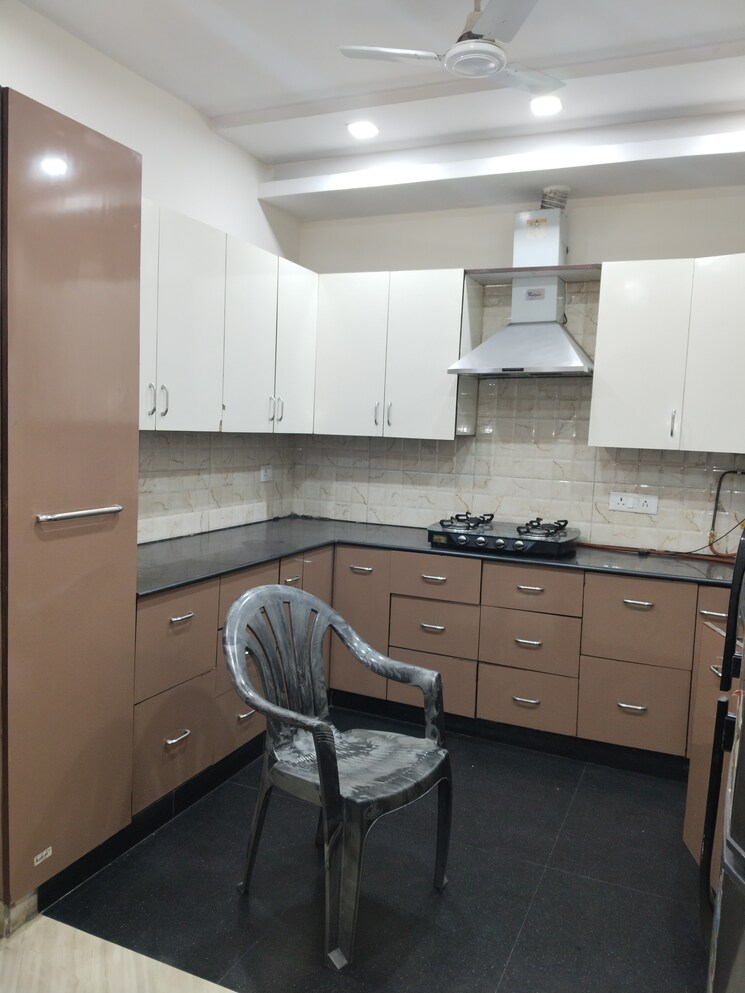 Kitchen, shivalik colony 3 Bedroom 1800 Sq.Ft. Apartment In Shivalik Colony Delhi 9623919