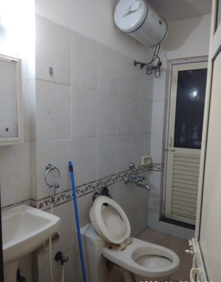 Bathroom, k-raheja-palm-court 1 Bedroom 595 Sq.Ft. Apartment In Malad West Mumbai 9623916
