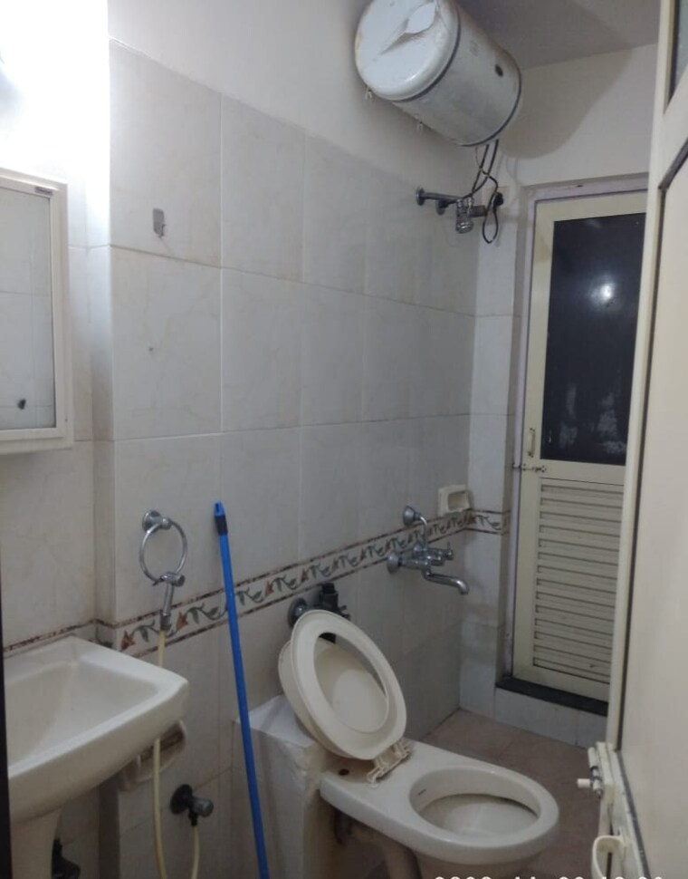 Bathroom, k-raheja-palm-court 1 Bedroom 595 Sq.Ft. Apartment In Malad West Mumbai 9623916