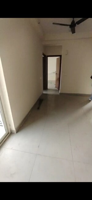 Room in 2 BHK Apartment at Panchsheel Greens II, Sector 16 Greater Noida – for Rent