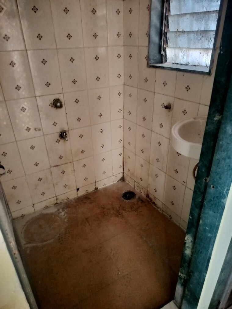 Bathroom, vijay-chs-new-panvel 1 Bedroom 650 Sq.Ft. Apartment In New Panvel Navi Mumbai 9623944