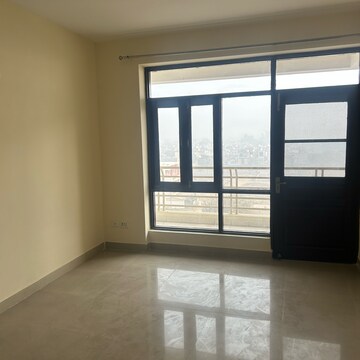 Room in 3 BHK Apartment at TDI City Kingsbury, Sector 61 – for Rent