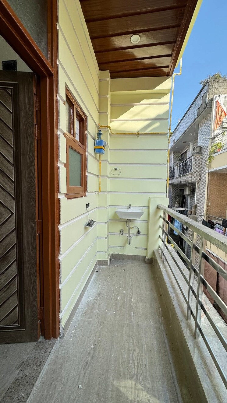 Balcony, chattarpur 2 Bedroom 800 Sq.Ft. Builder Floor In Chattarpur Delhi 9623958