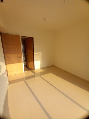 Room in 2 BHK Apartment at Lodha Woods, Kandivali East – for Sale