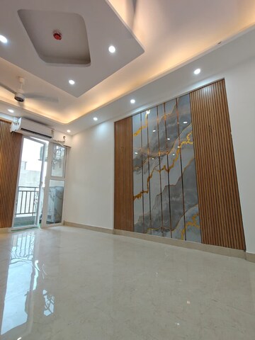 Room in 2 BHK Apartment at Signature Global Prime, Sector 63a – for Rent