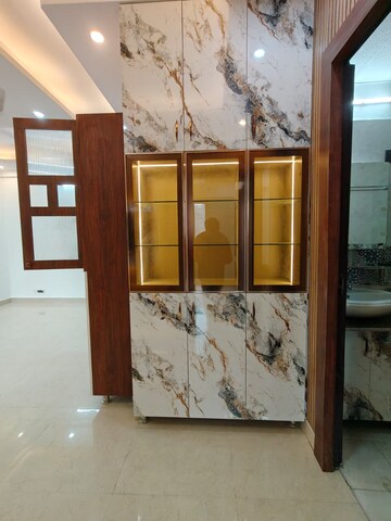 Room in 2 BHK Apartment at Signature Global Prime, Sector 63a – for Rent