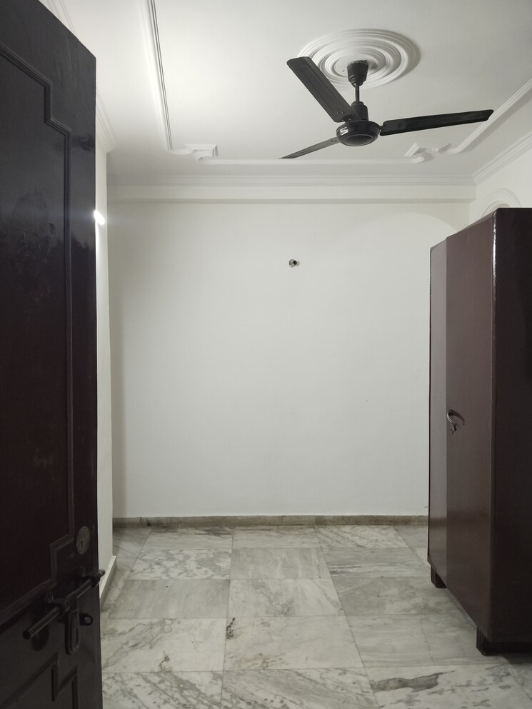 Room, khirki extension 1 Bedroom 400 Sq.Ft. Apartment In Khirki Extension Delhi 9623988