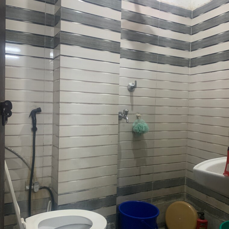 Bathroom, katwaria sarai 1 Bedroom 250 Sq.Ft. Builder Floor In Katwaria Sarai Delhi 9624002