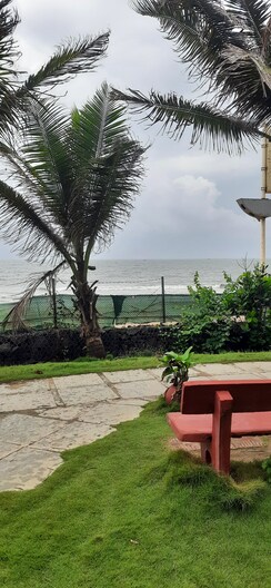 3 BHK + Servant Room Apartment For Sale in Sea View Bandra