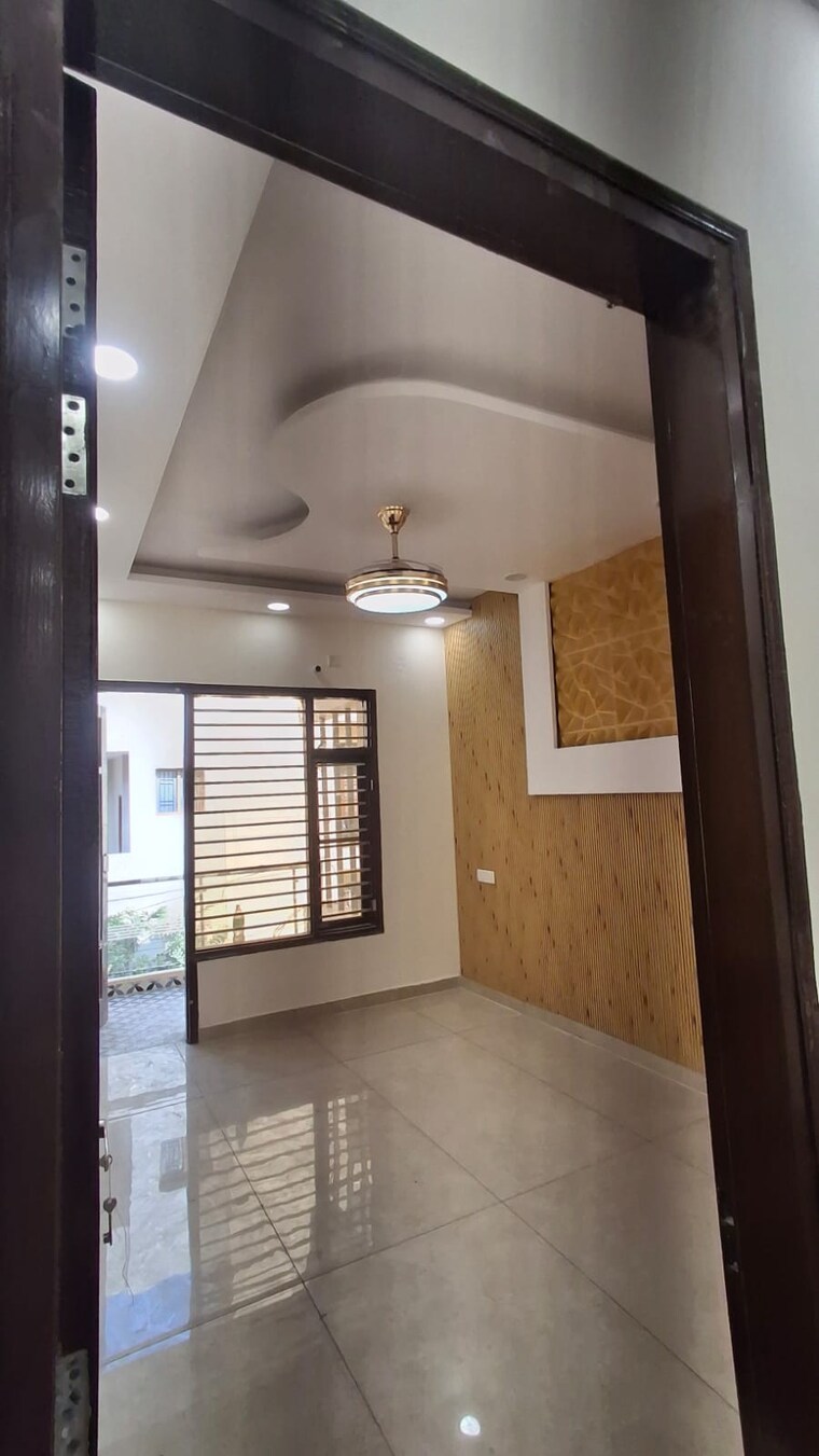 Room, dhakoli 3 Bedroom 108 Sq.Yd. Independent House In Dhakoli Zirakpur 9624095