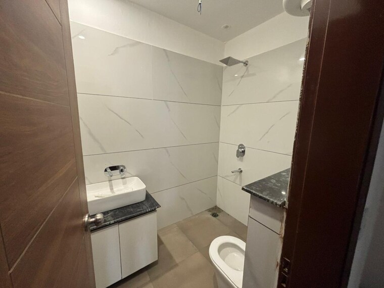 Bathroom, pir machalla 3 Bedroom 1250 Sq.Ft. Builder Floor In Pir Machalla Zirakpur 9624115