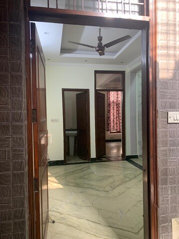 Room in 2 BHK Builder Floor at RWA Residential Society Sector 46, Sector 46 – for Rent