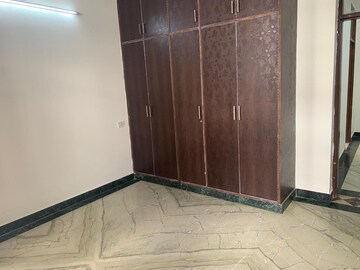 Room in 2 BHK Builder Floor at RWA Residential Society Sector 46, Sector 46 – for Rent