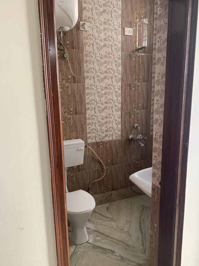 Bathroom, rwa-residential-society-sector-46 2 Bedroom 100 Sq.Yd. Builder Floor In Sector 46 Gurgaon 9624121