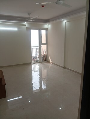 Room in 2 BHK Apartment at Signature Global Prime, Sector 63a – for Rent