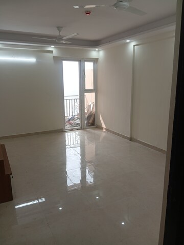 Room in 2 BHK Apartment at Signature Global Prime, Sector 63a – for Rent