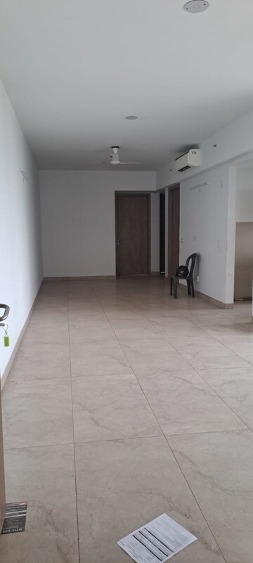 Room in 3 BHK Apartment at Emaar Palm Gardens, Sector 83 – for Sale