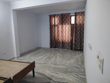Room in 2 BHK Builder Floor at RWA Residential Society Sector 46, Sector 46 – for Rent