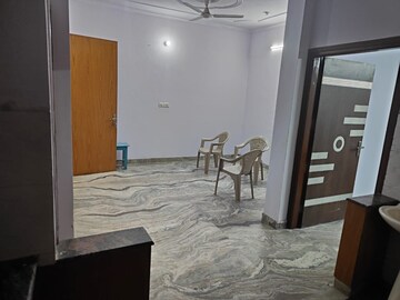Room in 2 BHK Builder Floor at RWA Residential Society Sector 46, Sector 46 – for Rent