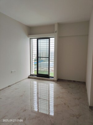 Room in 2 BHK Apartment at Majestique Towers, Kharadi – for Sale