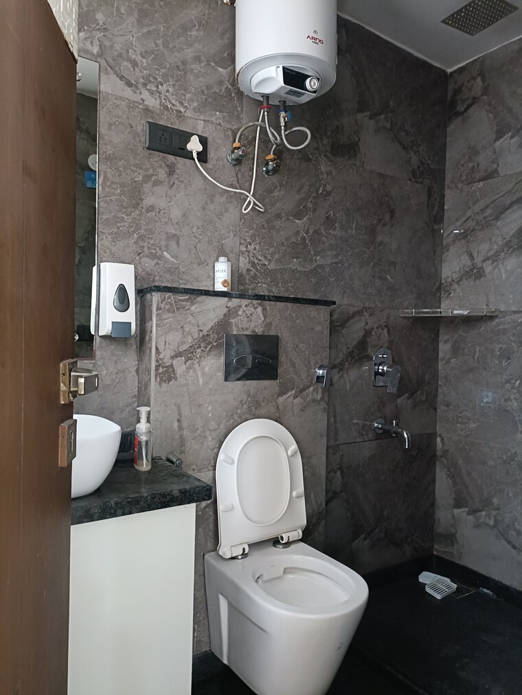 Bathroom, sushant lok i 3 Bedroom 1350 Sq.Ft. Builder Floor In Sushant Lok I Gurgaon 9624174