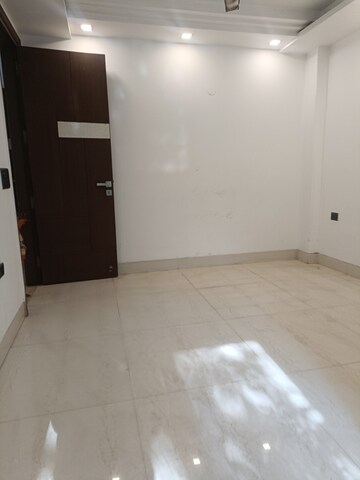 Room in 3 BHK Builder Floor at Sushant Lok I – for Rent