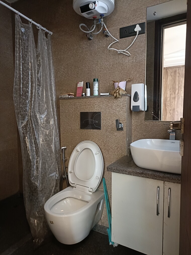 Bathroom, sushant lok i 3 Bedroom 1350 Sq.Ft. Builder Floor In Sushant Lok I Gurgaon 9624174