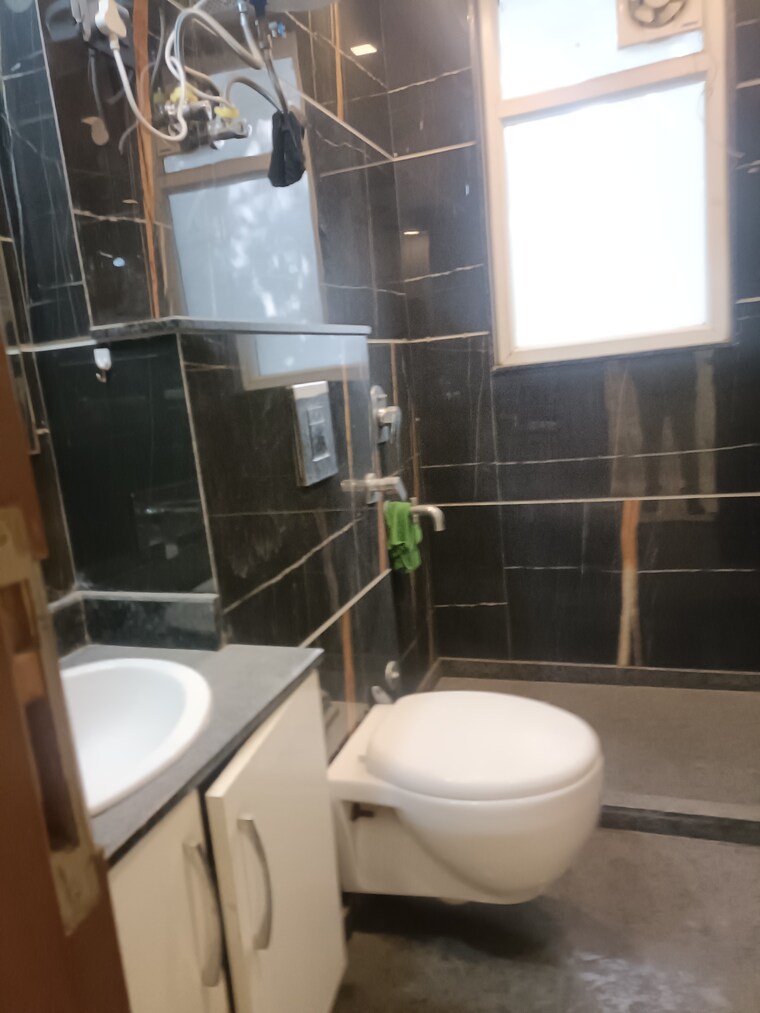 Bathroom, sushant lok i 3 Bedroom 1350 Sq.Ft. Builder Floor In Sushant Lok I Gurgaon 9624174