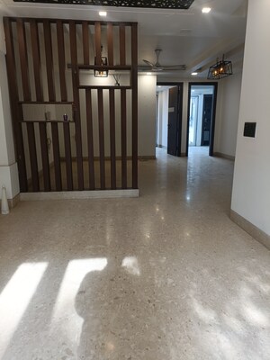 Room in 3 BHK Builder Floor at Sushant Lok I – for Rent