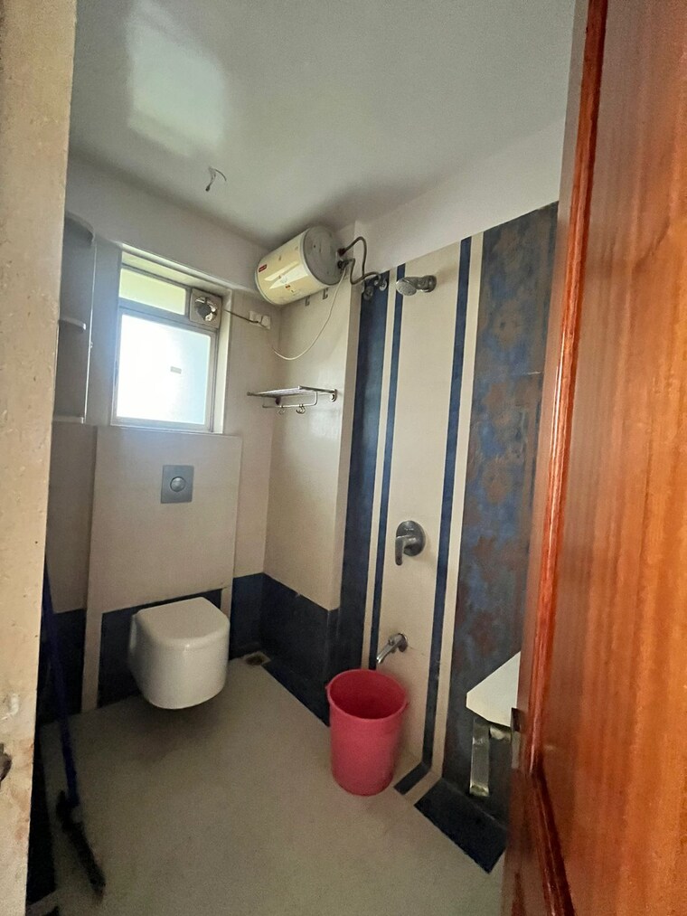 Bathroom, concrete-sai-srishti 4 Bedroom 1950 Sq.Ft. Apartment In Chembur Mumbai 9624211