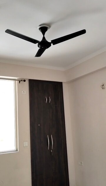 Furnished Amenities in 3 BHK Apartment at Amrapali Golf Homes, Sector 4 Greater Noida – for Rent