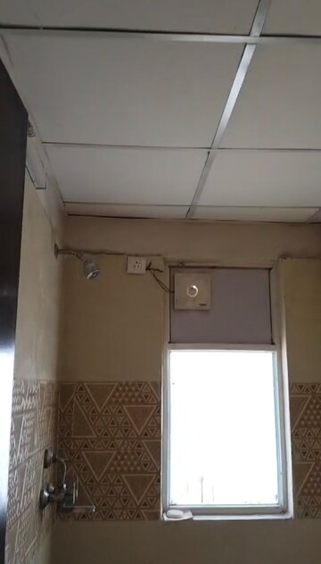 Furnished Amenities in 3 BHK Apartment at Amrapali Golf Homes, Sector 4 Greater Noida – for Rent