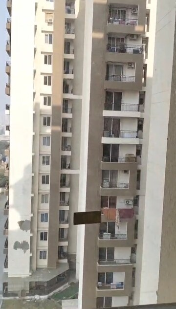 3 BHK Apartment – Exterior View View at Amrapali Golf Homes, Sector 4 Greater Noida - for Rent