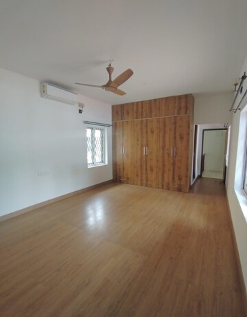 Room in 4 BHK Independent House at Deccan Vilas, Dollars Colony – for Rent