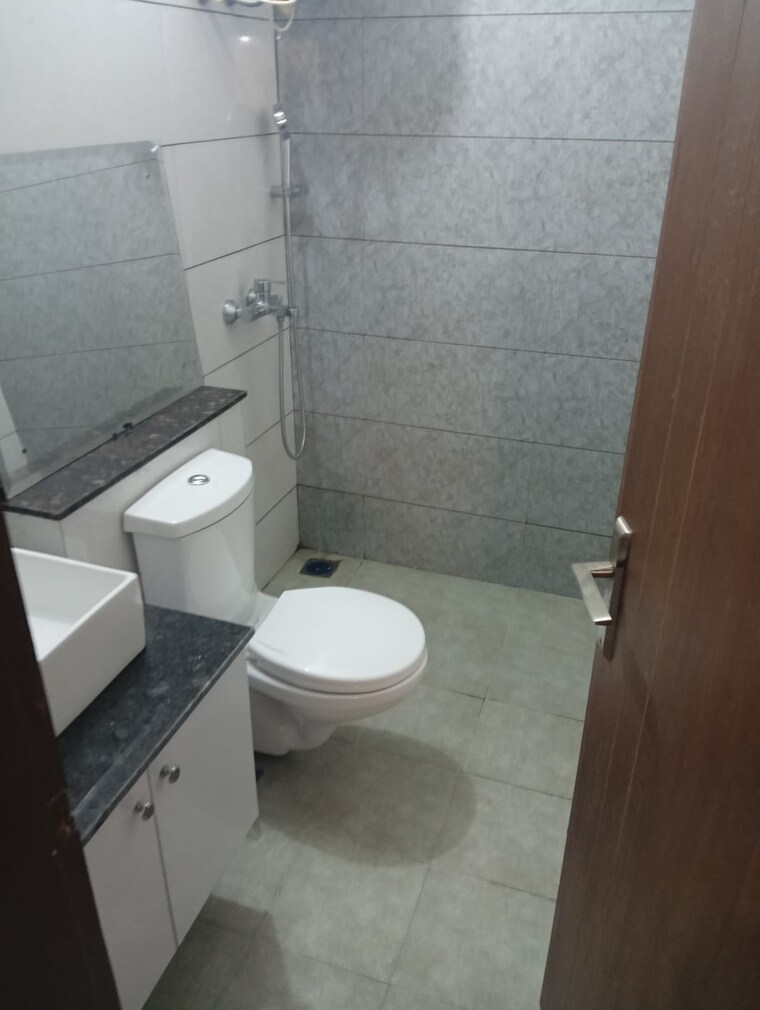 Bathroom, shiva-enclave-zirakpur 3 Bedroom 945 Sq.Ft. Apartment In Patiala Road Zirakpur 9624294