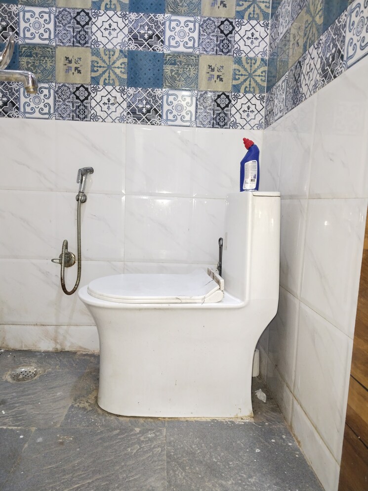 Bathroom, panchsheel vihar 1 Bedroom 600 Sq.Ft. Apartment In Panchsheel Vihar Delhi 9624302