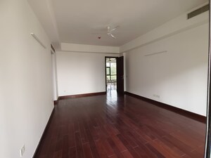 Room in 4 BHK Apartment at Jaypee Greens The Castille, Jaypee Greens – for Sale