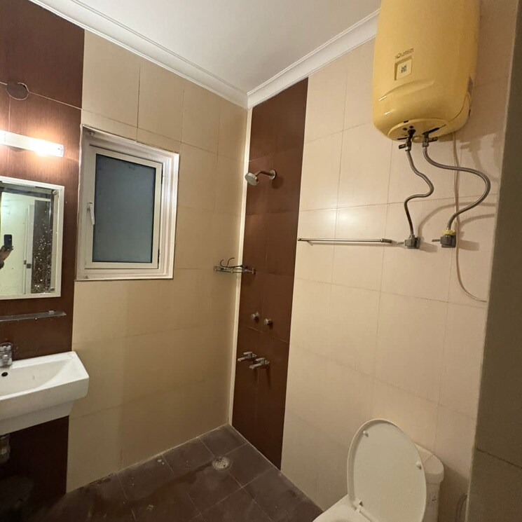 Bathroom, lajpat nagar 2 Bedroom 900 Sq.Ft. Independent House In Lajpat Nagar Delhi 9624322