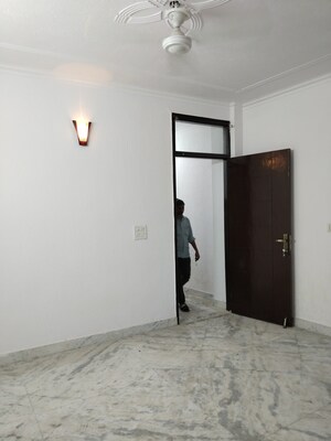 Room in 2 BHK Apartment at Panchsheel Vihar – for Rent