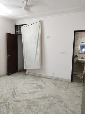 Room in 2 BHK Apartment at Panchsheel Vihar – for Rent