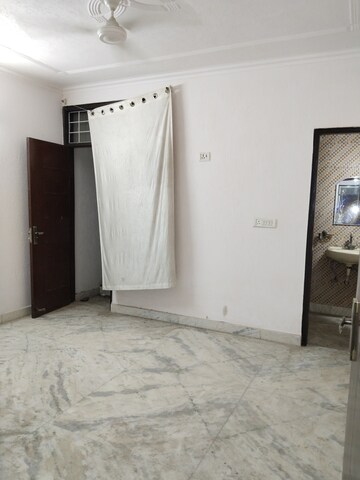 Room in 2 BHK Apartment at Panchsheel Vihar – for Rent