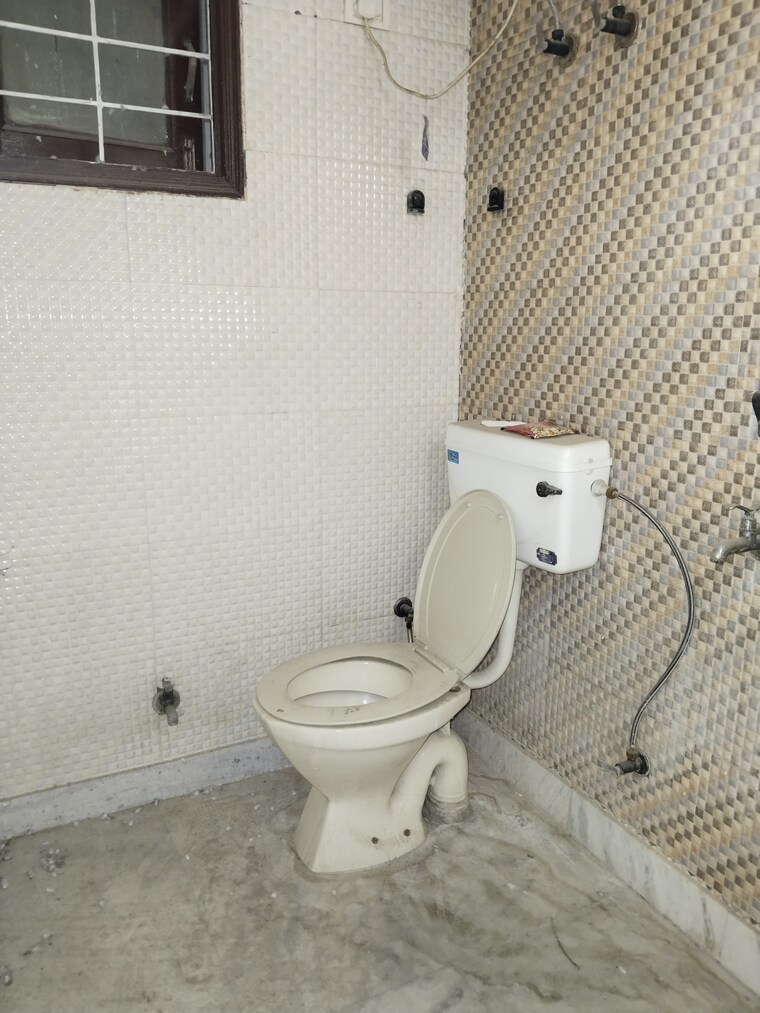 Bathroom, khirki extension 1 Bedroom 500 Sq.Ft. Apartment In Khirki Extension Delhi 9624328